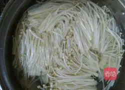 Illustration of how to make cold enoki mushrooms 2