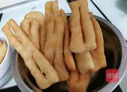 Illustration of how to make homemade fried dough sticks 6