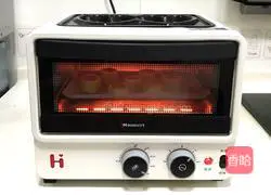 Illustration of how to make sausage flying cake rolls 9