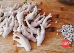 Hot and Sour Chicken Illustration of how to make claws 3