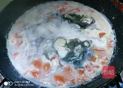 Illustration of making fish head powder 8