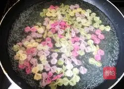 Baby Fish Intestine Butterfly Noodles Recipe Illustration 5