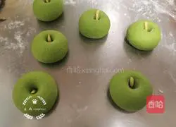 Illustration of how to make green apple and white kidney bean buns 7