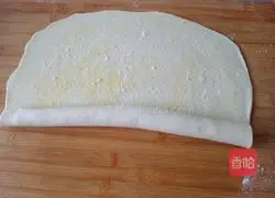 Illustration of how to make milk-flavored flower rolls 7