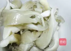 Illustration of how to make mushroom and egg soup 2