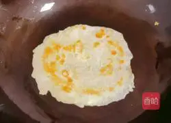 Illustration of how to make egg pancake 11