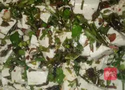 Illustration of how to make Chinese toon mixed with tofu 5