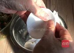 Illustration of how to make leek and egg crystal dumplings 14