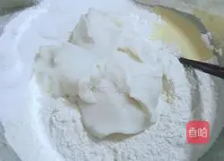 Illustration of how to make condensed milk and yam steamed buns 3