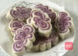 Illustration of how to make sweet flower rolls 14