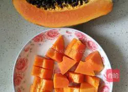 Illustration of how to make papaya, white fungus and red date soup 3