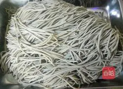 Illustration of how to make cold shredded tofu 1