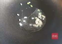 Illustration of how to make dried shrimps and loofah egg soup 4