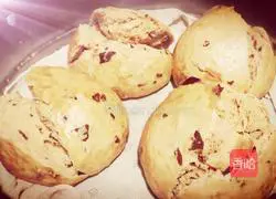 Illustration of how to make flowering red date steamed buns 11