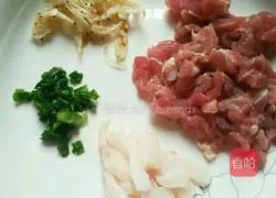 Illustration of how to make shredded pork noodles 1