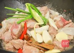 Illustration of how to cook veal brisket stewed with tomatoes and potatoes 6