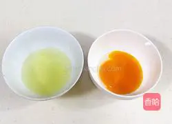 Illustration of how to make sausage flying cake rolls 2