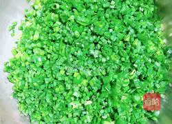 Illustration of how to make three fresh dumplings with chives and moss 4