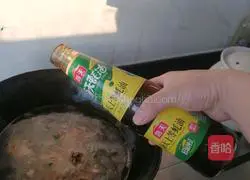 Illustration of how to make braised pork ribs, beans and noodles 8