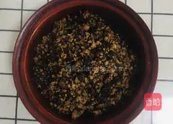 Illustration of how to make steamed buns with dried vegetables and meat 7