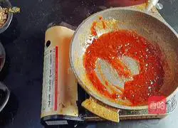 Illustration of how to make seafood fried noodles 7