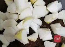 Illustration of how to make peach gum, Sichuan scallops and pear stewed 7