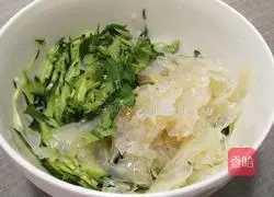 Illustration of how to make vinegar jellyfish head 3