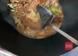 Illustration of how to make chicken, mushroom and green chili noodles 6