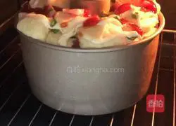 Illustration of how to make bacon, chive and shredded buns 15