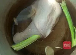 Illustration of how to make Qi and Blood Chicken Soup 2