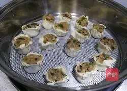 Illustration of how to make Mushroom and Glutinous Rice Shaomai 23