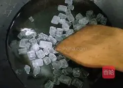 Illustration of how to make snowflake hawthorn balls 3