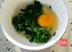 Illustration of how to make spinach egg pancake 1