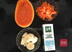 Illustration of how to make papaya and banana milkshake 1