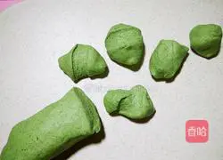 Illustration of how to make fresh bean paste buns 9