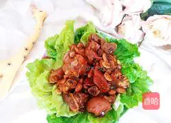 Illustration of roasting pig's feet with peanuts 12