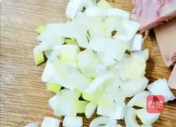 Illustration of how to make luncheon meat with fried eggs and pepper 1