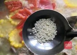 Illustration of how to make pork ribs and corn soup 10