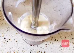 Illustration of how to make avocado and banana milkshake 6