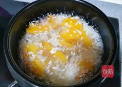 Illustration of how to make sweet glutinous rice canned yellow peach soup 9