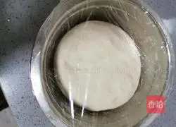 Illustration of how to make ham sausage steamed bun rolls 4