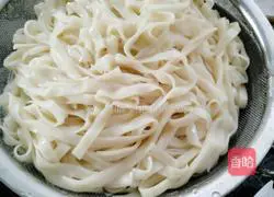 Illustration of how to make fried rape and egg noodles 8