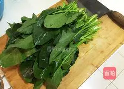 Illustration of how to make spinach vermicelli 1