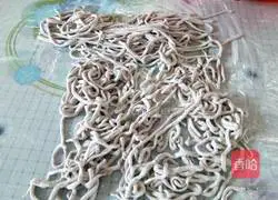 Illustration of how to make fried snacks 13