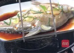 Illustration of how to steam Wuchang fish 10