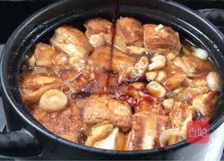 Illustration of how to stew tofu in a casserole 19