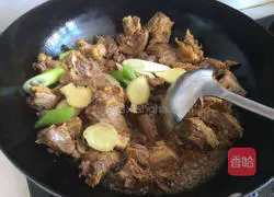 Illustration of how to stew beef brisket with potatoes and tomatoes 5