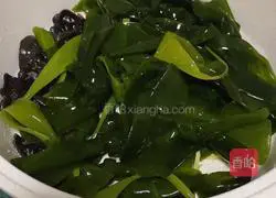 Illustration of how to make kelp tofu ball soup 4