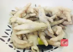 Illustration of how to make spicy and sour chicken feet in summer 6
