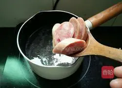 Illustration of how to make ham sausage, egg and vegetable noodles 5